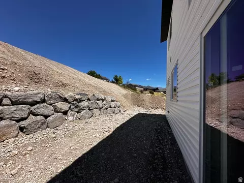Exterior - 513 E Upper Canyon Rd, Smithfield, UT 84335 photo 4 of 9