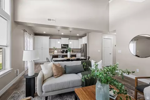 1739 E Holladay Hill Ln S, Holladay, UT 84124