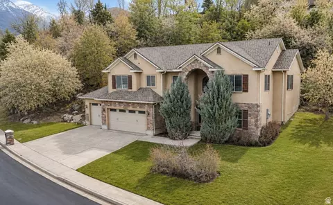 2452 Oak Ln, Layton, UT 84040