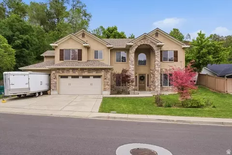 2452 Oak Ln, Layton, UT 84040