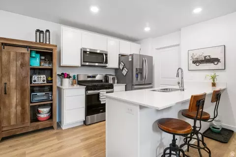 Kitchen - 1373 S 3720 E, Spanish Fork, UT 84660 photo 2 of 2