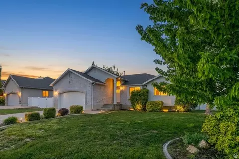2104 W 2200 S, Syracuse, UT 84075