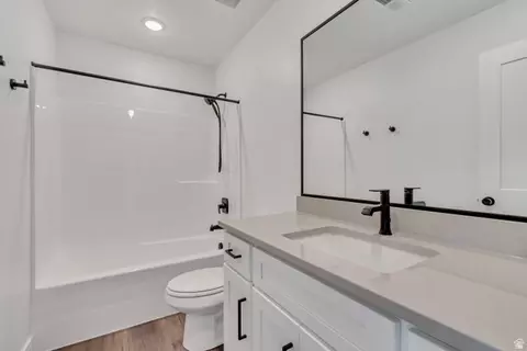 Bath - 629 E Ryegrass Dr #309, Eagle Mountain, UT 84005 photo 2 of 2