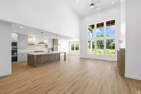 Living - 2748 S Eagle Dr #05, Spanish Fork, UT 84660 photo 8 of 9