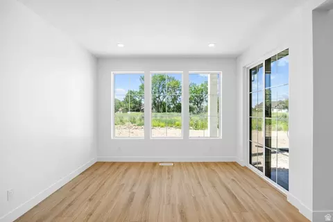 Living - 2748 S Eagle Dr #05, Spanish Fork, UT 84660 photo 2 of 9