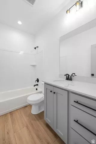 Bath - 2748 S Eagle Dr #05, Spanish Fork, UT 84660 photo 6 of 8