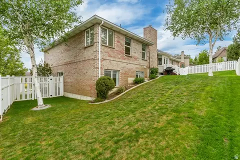 Exterior - 298 E North Canyon Rd, Bountiful, UT 84010 photo 7 of 9