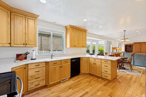 Kitchen - 298 E North Canyon Rd, Bountiful, UT 84010 photo 4 of 6