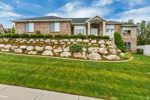 Exterior - 298 E North Canyon Rd, Bountiful, UT 84010 photo 2 of 9