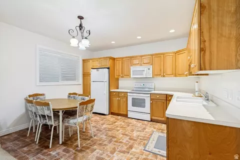Kitchen - 298 E North Canyon Rd, Bountiful, UT 84010 photo 6 of 6