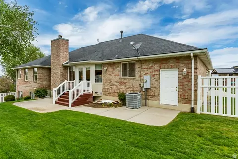 Exterior - 298 E North Canyon Rd, Bountiful, UT 84010 photo 6 of 9