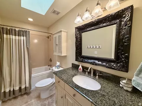 Bath - 2205 E Sunset Dr, Layton, UT 84040 photo 2 of 5