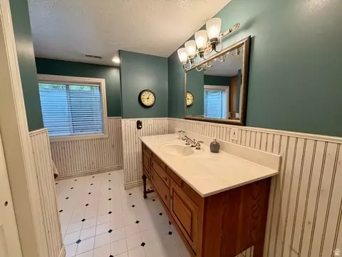 Bath - 2205 E Sunset Dr, Layton, UT 84040 photo 5 of 5