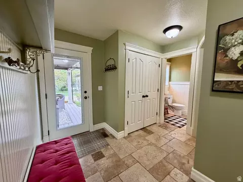 Entry Way - 2205 E Sunset Dr, Layton, UT 84040 photo 2 of 4
