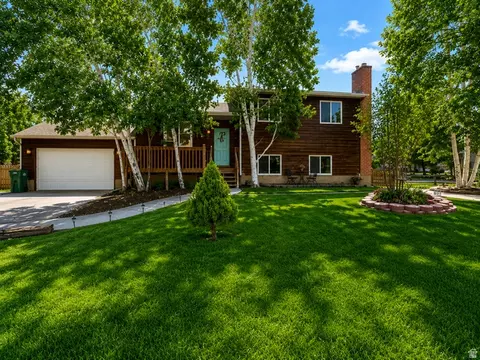 9905 N Meadow Dr E, Cedar Hills, UT 84062