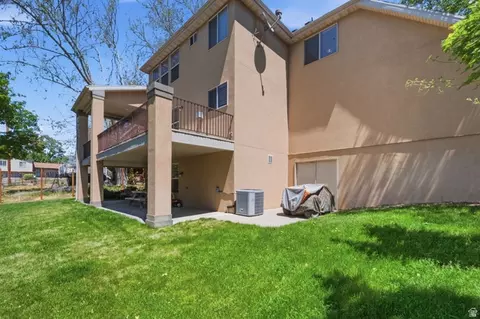 Exterior - 1683 N Main St, Centerville, UT 84014 photo 5 of 10