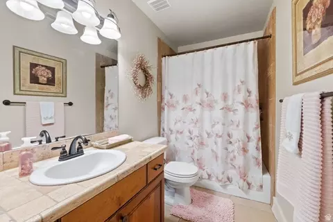 Bath - 1683 N Main St, Centerville, UT 84014 photo 3 of 4