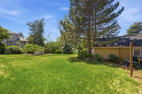 Exterior - 1683 N Main St, Centerville, UT 84014 photo 9 of 10
