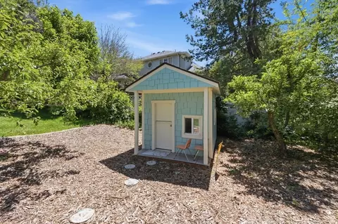 Exterior - 1683 N Main St, Centerville, UT 84014 photo 6 of 10