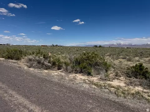 2335 S 500 E, Delta, UT 84624 photo 3