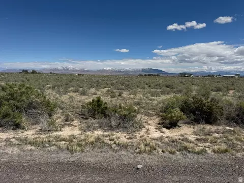 2335 S 500 E, Delta, UT 84624 photo 4