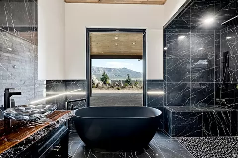 Bath - 2046 S Eagle Loop, Cedar City, UT 84720 photo 4 of 13