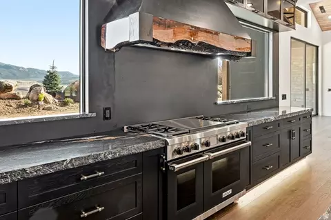 Kitchen - 2046 S Eagle Loop, Cedar City, UT 84720 photo 7 of 10