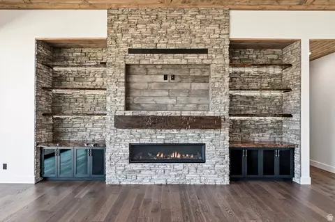 Living - 2046 S Eagle Loop, Cedar City, UT 84720 photo 4 of 6