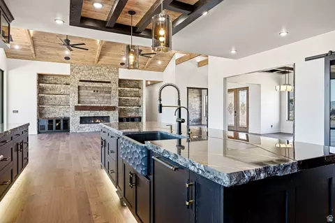 Kitchen - 2046 S Eagle Loop, Cedar City, UT 84720 photo 8 of 10
