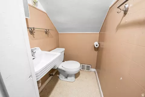 Bath - 3045 N 3000 W, Sutherland, UT 84624 photo 5 of 5