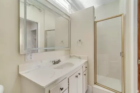 Bath - 2242 N 390 E, Provo, UT 84604 photo 1 of 2