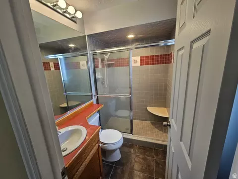 Bath - 1224 Earl Way, Sandy, UT 84094 photo 2 of 5