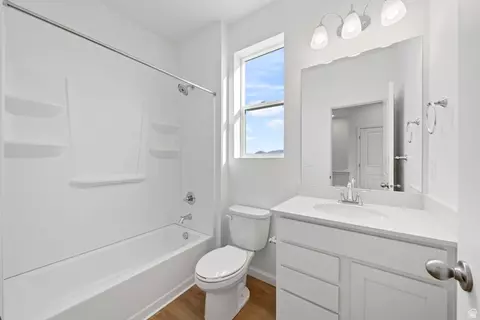 Bath - 1338 E 1670 N #820, Payson, UT 84651 photo 2 of 3