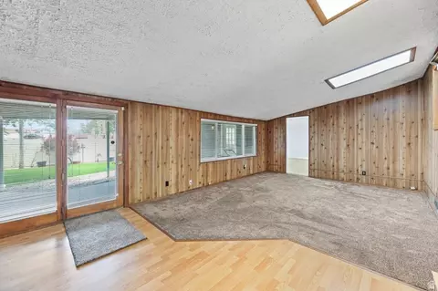 Living - 175 W Washington Ave, Murray, UT 84107 photo 3 of 8