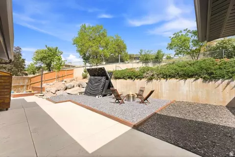 Exterior - 2675 S 450 E, Bountiful, UT 84010 photo 2 of 14