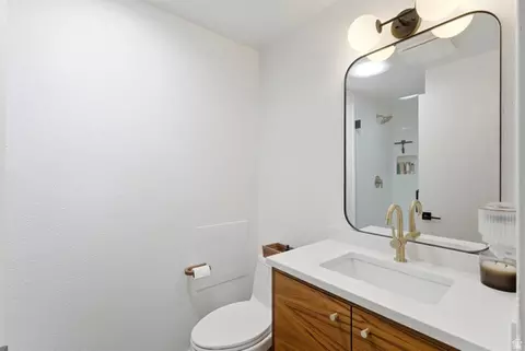 Bath - 2675 S 450 E, Bountiful, UT 84010 photo 2 of 3