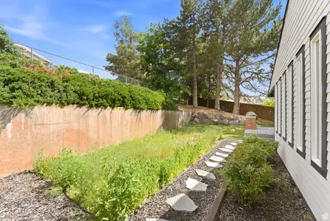 Exterior - 2675 S 450 E, Bountiful, UT 84010 photo 3 of 14