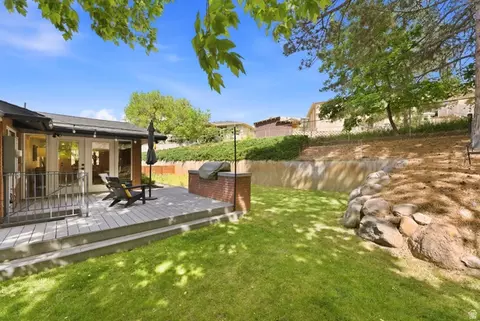 Exterior - 2675 S 450 E, Bountiful, UT 84010 photo 7 of 14