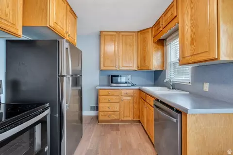 Kitchen - 356 E Belview Ave, Murray, UT 84107 photo 2 of 4