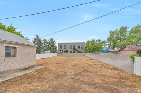 Exterior - 356 E Belview Ave, Murray, UT 84107 photo 5 of 7