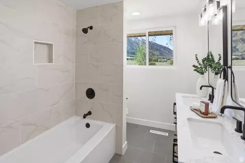 Bath - 810 E Maple St, Mapleton, UT 84664 photo 1 of 3