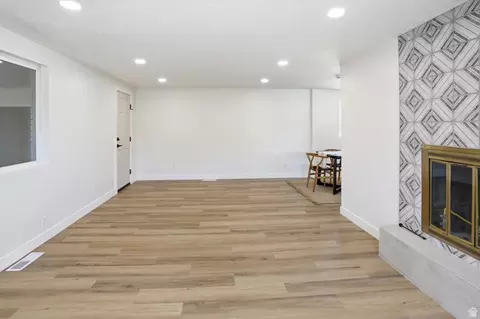 Living - 810 E Maple St, Mapleton, UT 84664 photo 6 of 9