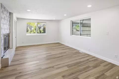 Living - 810 E Maple St, Mapleton, UT 84664 photo 7 of 9