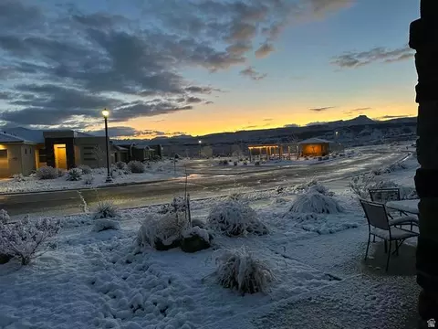 Exterior - 456 S Subway, Hurricane, UT 84737 photo 9 of 11