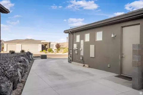 Exterior - 456 S Subway, Hurricane, UT 84737 photo 10 of 11