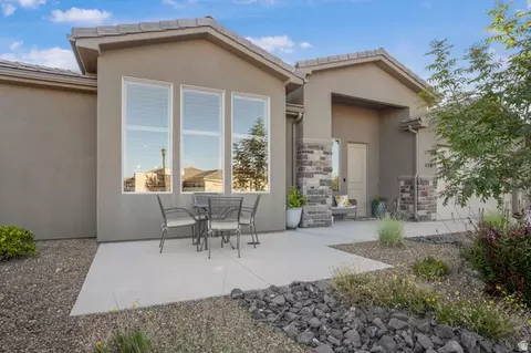 Exterior - 456 S Subway, Hurricane, UT 84737 photo 7 of 11