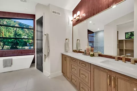 Bath - 3773 E Quail Hill Ln S #104, Sandy, UT 84092 photo 4 of 15