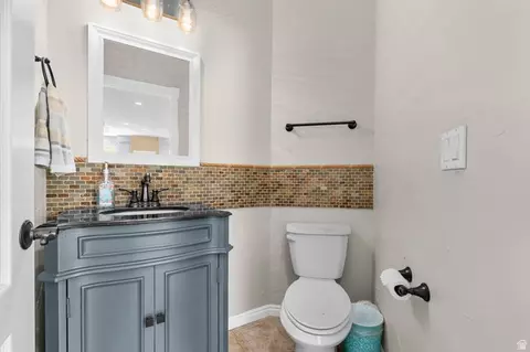 Bath - 1417 E Blacksmith Ln, Draper, UT 84020 photo 2 of 4