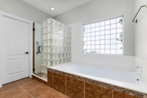 Bath - 1417 E Blacksmith Ln, Draper, UT 84020 photo 1 of 4