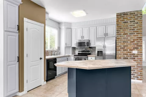 Kitchen - 1417 E Blacksmith Ln, Draper, UT 84020 photo 3 of 3